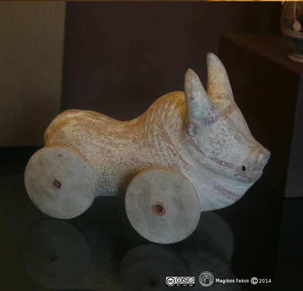 ancient greek clay toy - αρχαίο πήλινο παιχνίδι πάνω σε ρόδες