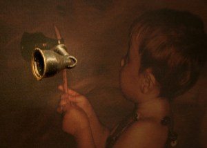 Αττικό μελαμβαφές κουδουνάκι. 4ος αι. π.Χ.