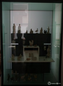 Συλλογή αρχαίων ελληνικών παιχνιδιών στο Αρχαιολογικό Μουσείου στο Τάραντο