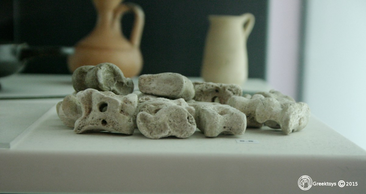 Knucklebones from Taranto South Italy - Αστράγαλοι - κότσια ζώου